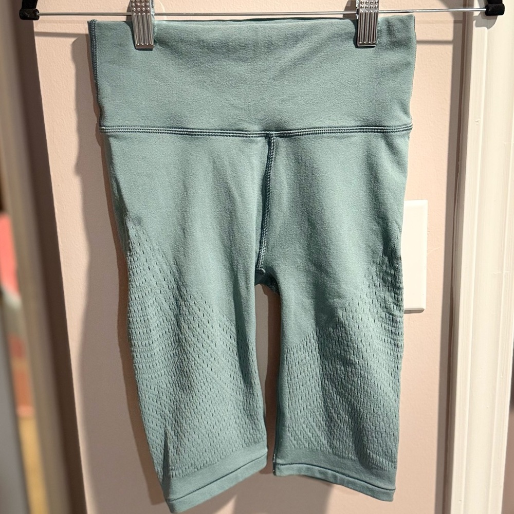 lululemon athletica Reveal Biker Short in Tidewater Teal Size 4